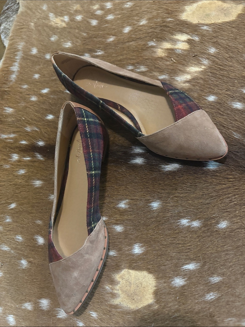Crown vintage tan suede and flannel plain pointed flats with cute rivet detail